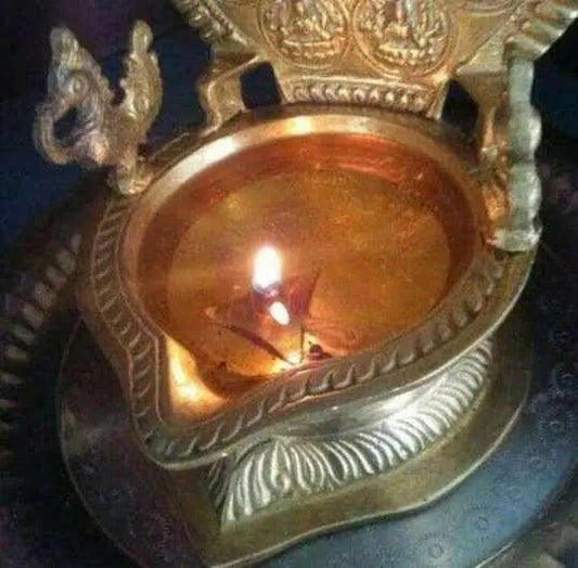 Brass Vilaku Thiri Holder/Stand For Pooja/Decor Size: 1 Inches