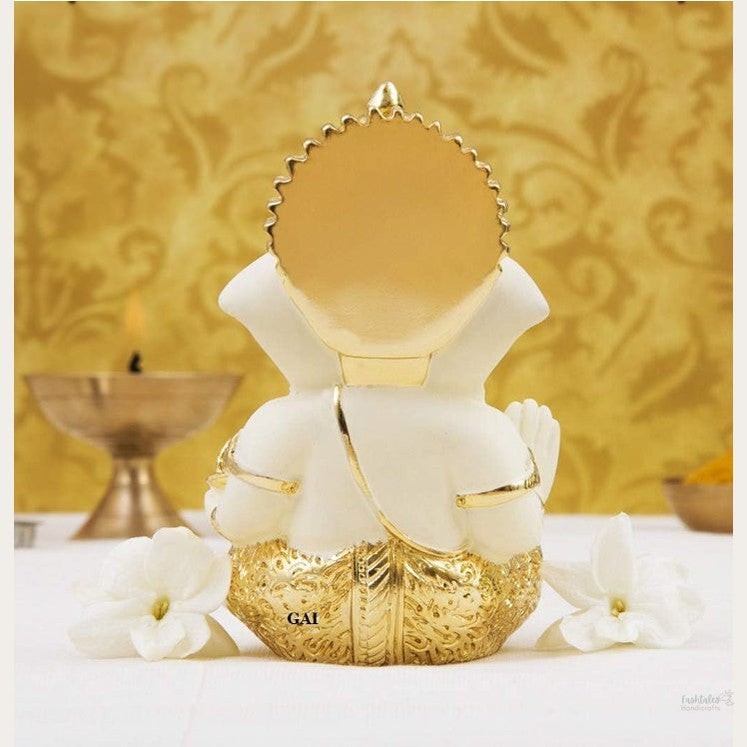 Fashtales Handicrafts Ceramic Ganesh Idol For Car Dashboard Ganesha Murti Ganpati Idol For Home Decor Puja Lord Ganesh Statue Gift For Office Desk Puja Room Figurine (6x4x3cm, Gold)