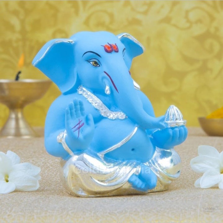 Fashtales Handicrafts Ceramic Ganesha in Terracotta, 5 X 3 X 4 Cm, Silver and Blue Ganesh Idol for Car Dashboard Small Ganesha Murti Ganpati Idol for Home Decor Puja Lord Ganesh Statue Gift for Office Desk